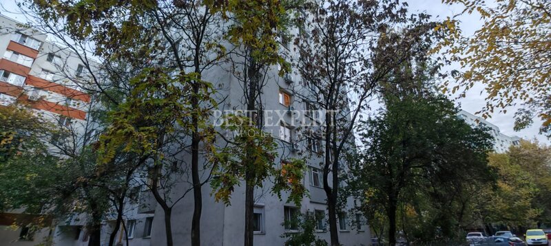 Titan Apartament 4 camere  cu geam la baie, bloc reabilitat, 5 min metrou Titan