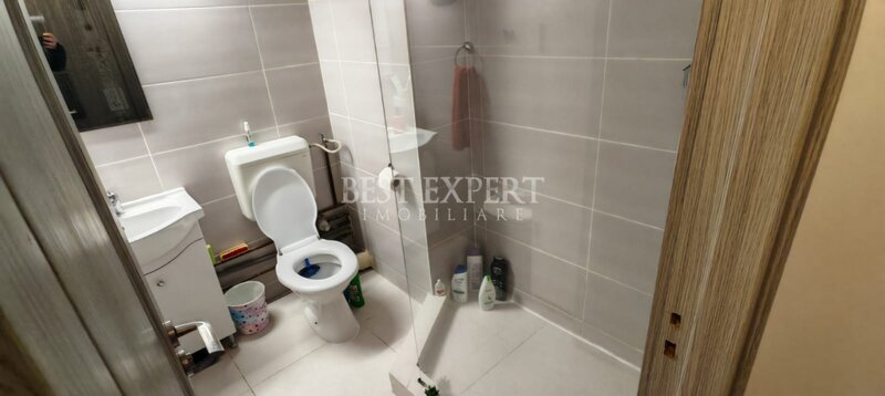 Titan Apartament 4 camere  cu geam la baie, bloc reabilitat, 5 min metrou Titan